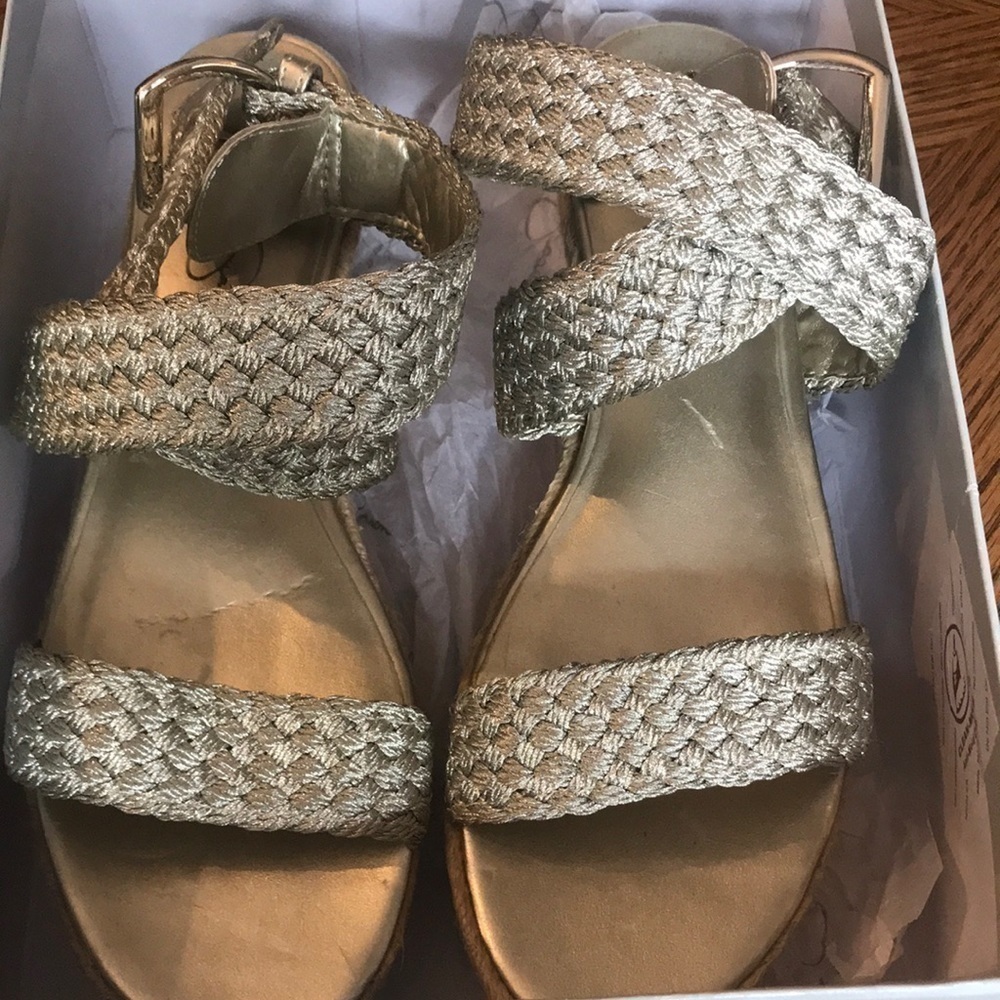 🆕 Jessica Simpson Gold Weave Sandal 8.5